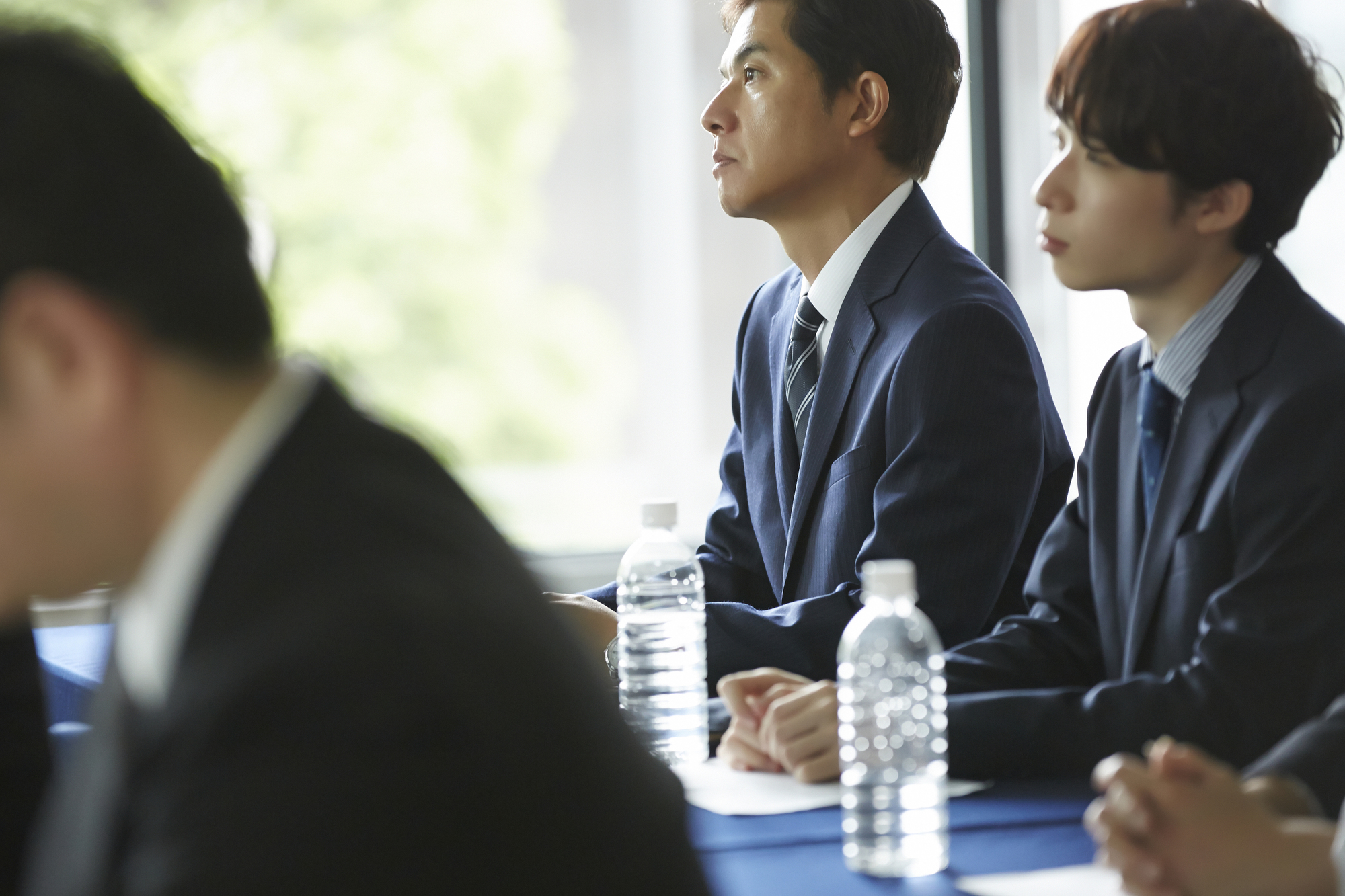 会議に参加するビジネスマン