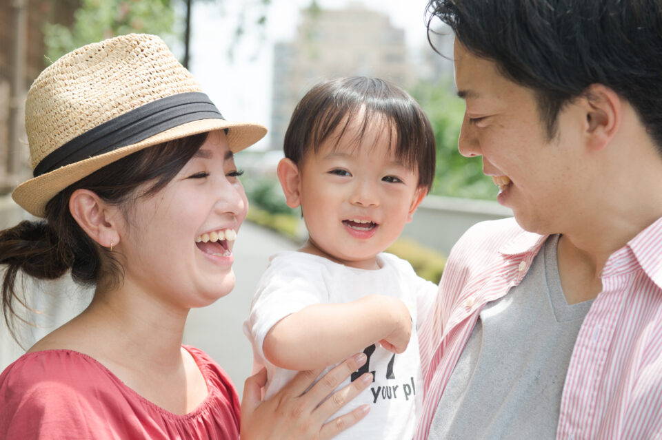 楽しそうな親子3人