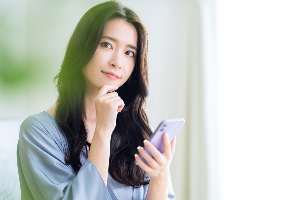 悩む女性
