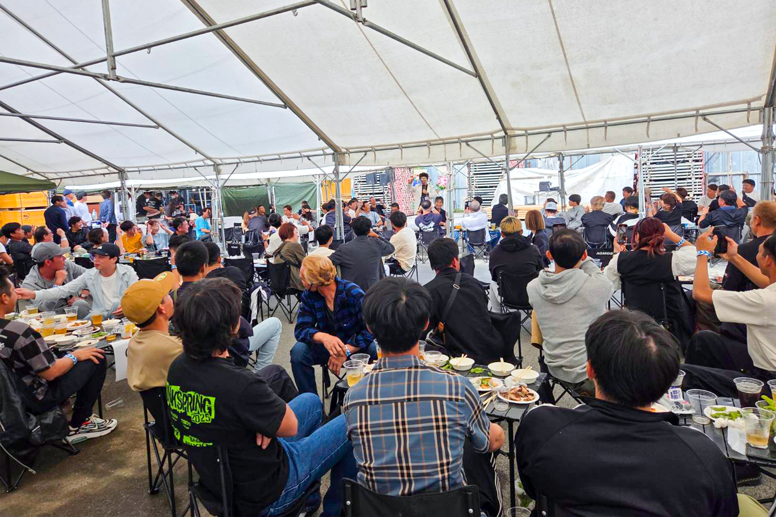 盛り上がる社員