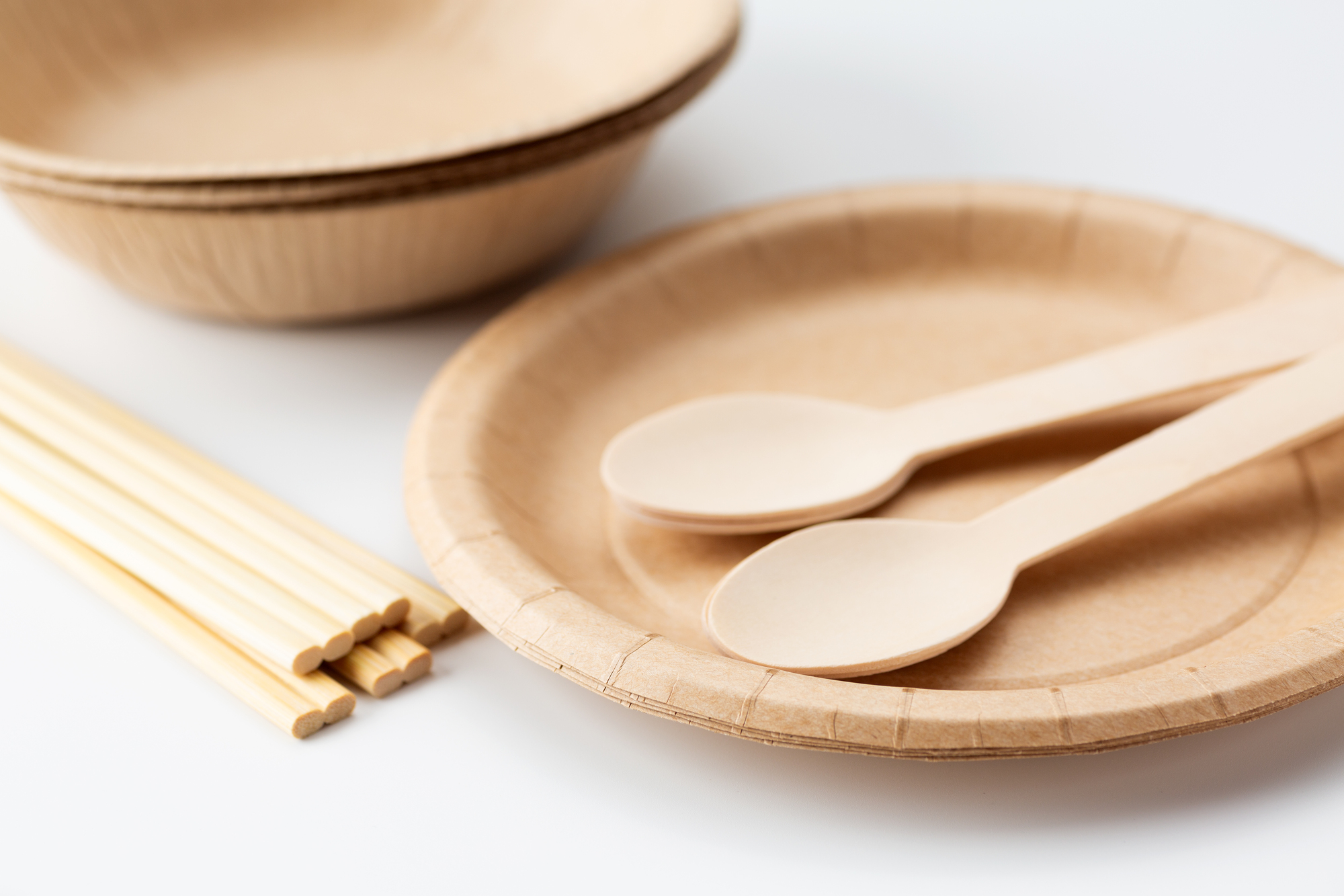 使い捨てのお皿やカトラリー