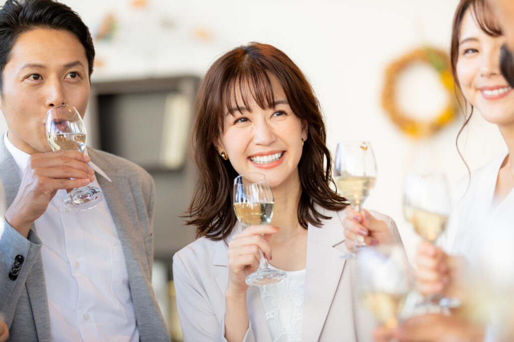 ワインを飲みながら楽しく会話