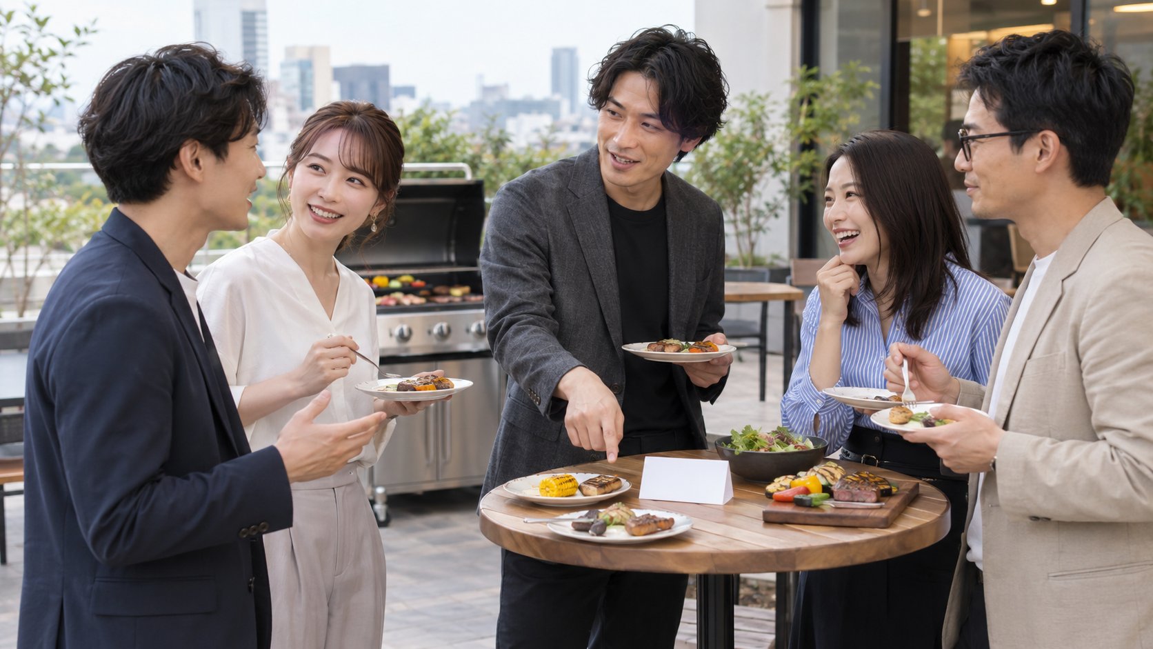 ご飯を楽しみながら談笑